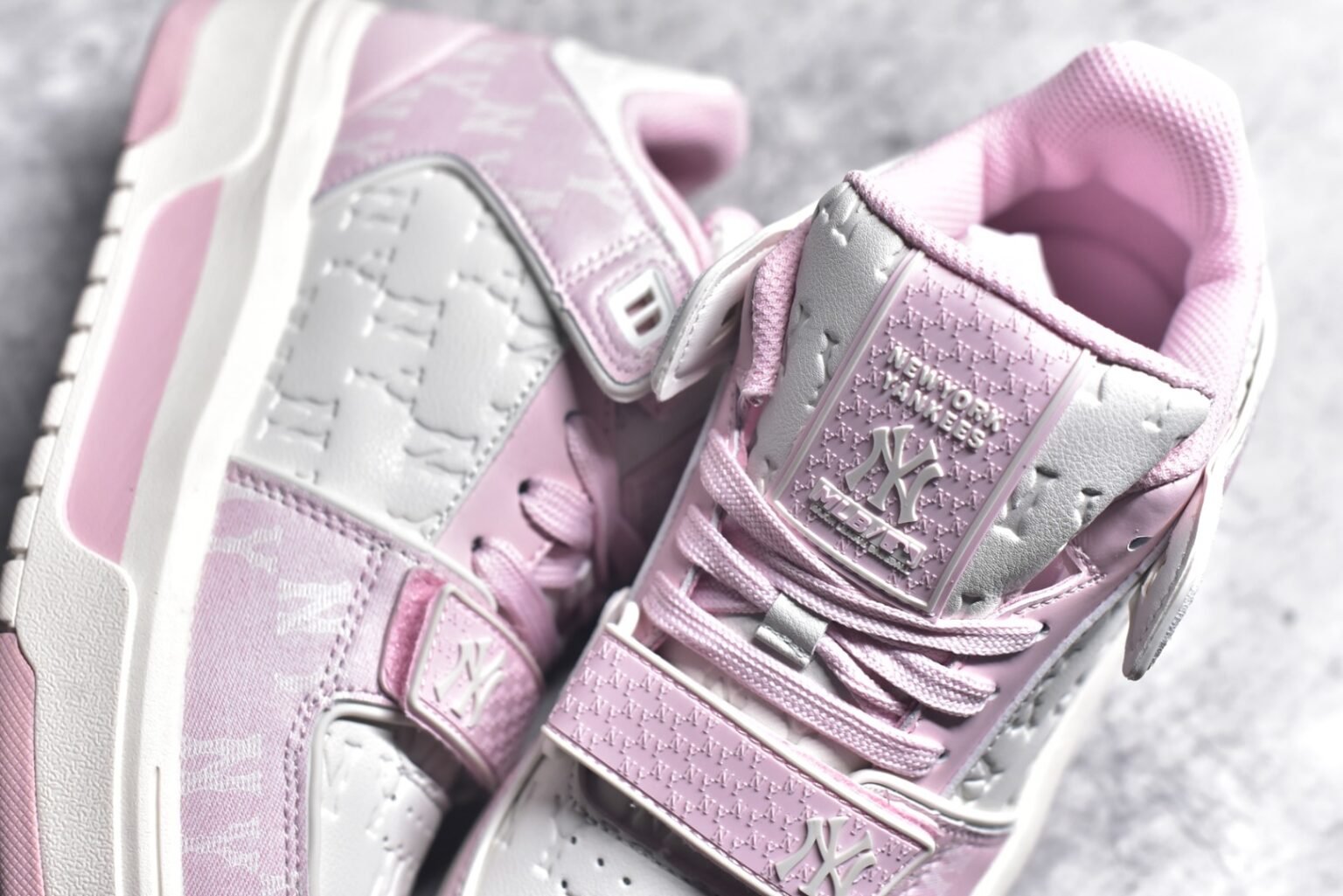 LV LV Trainer – Sneaker — 9