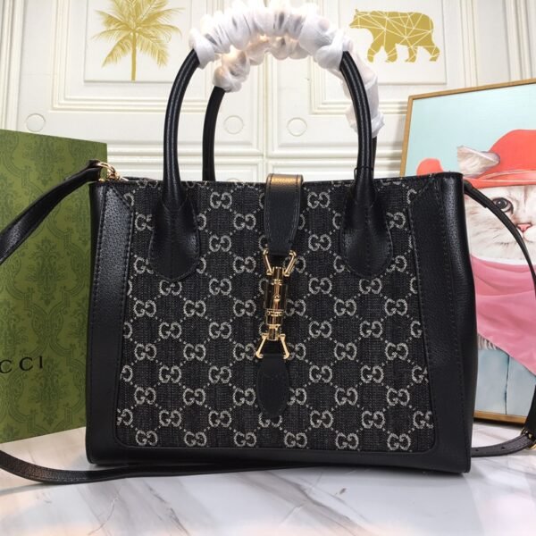 GG Diana Medium GG Supreme Canvas - Bag