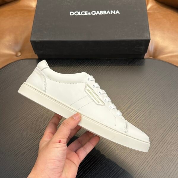 I don't know who they are, but based on the images, here's the product identification:
D&G Portofino - Sneakers