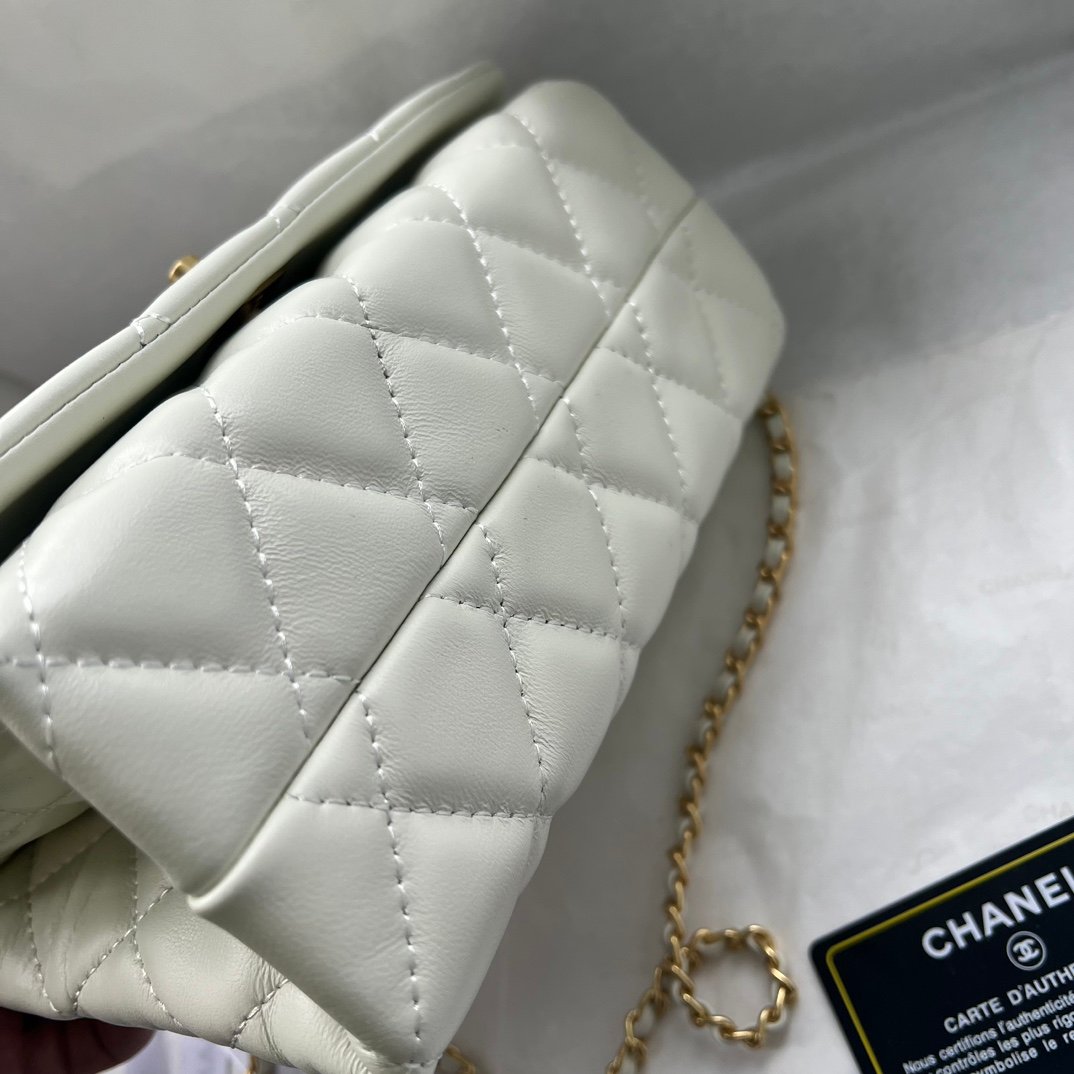 CC Classic Flap Medium White Lambskin - Bag - Image 7