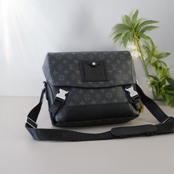 LV Messenger PM Monogram Eclipse - Bag