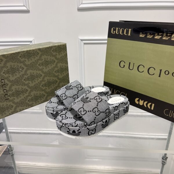 GG GG x AD Slides - Slides