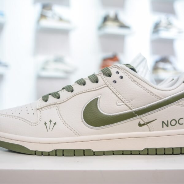 NK Dunk Low x NOCTA - Sneakers