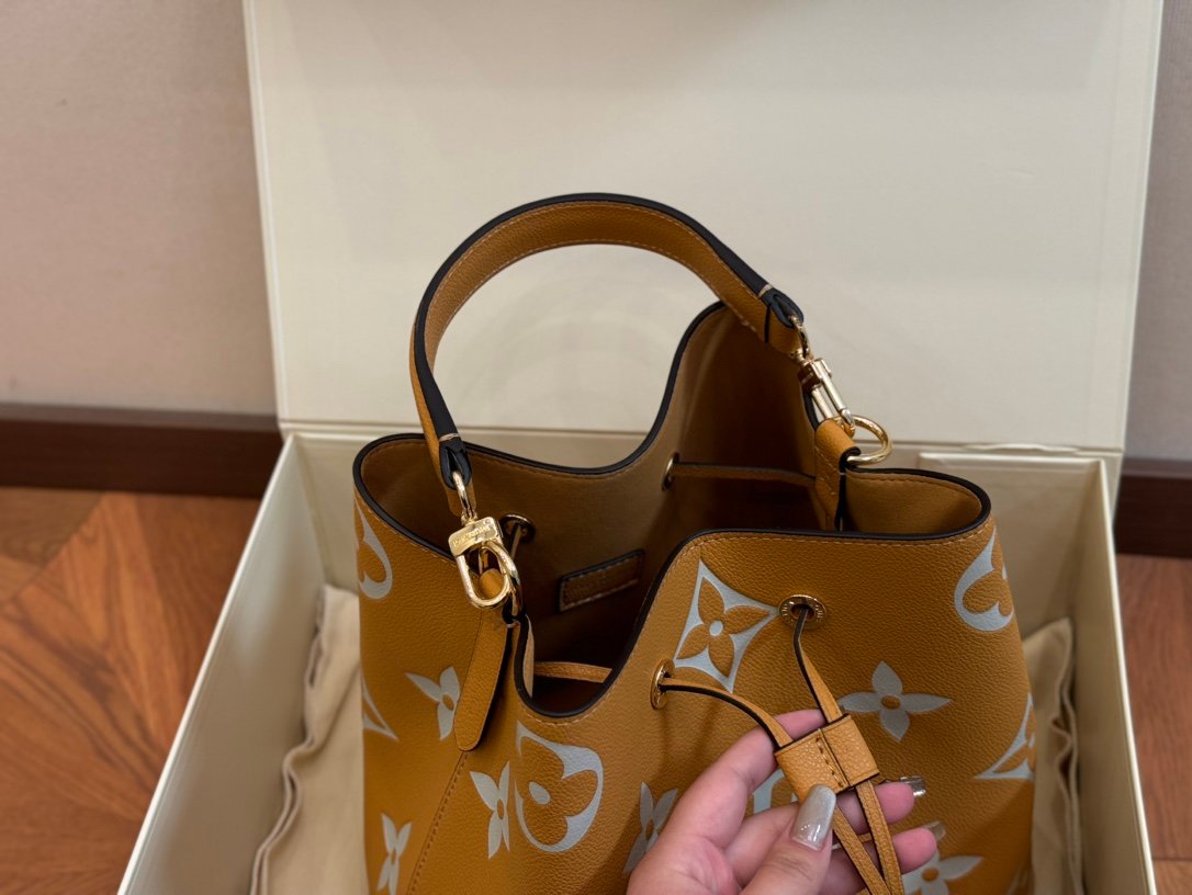 LV Neonoe Monogram Giant - Bag - Image 4