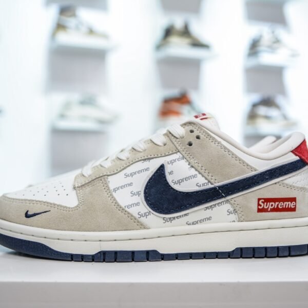 NK SB Dunk Low x Supreme - Sneakers