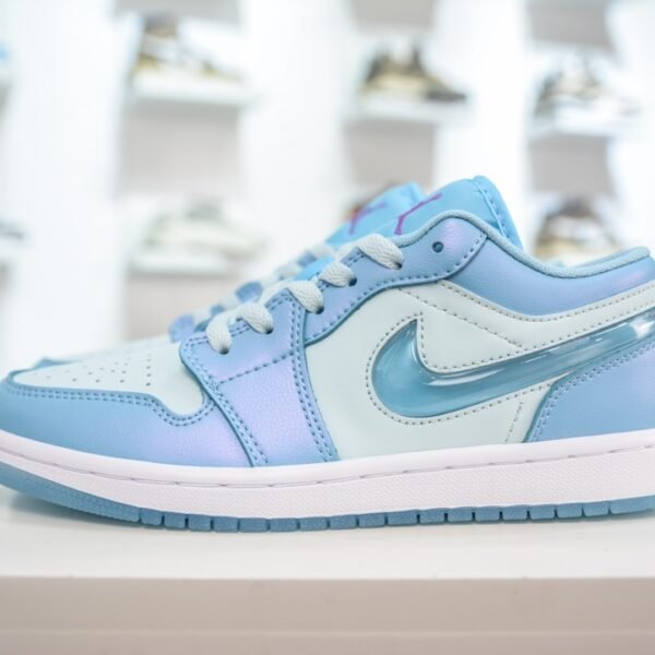 NK Air Jordan 1 Low SE Ice Blue - Sneakers