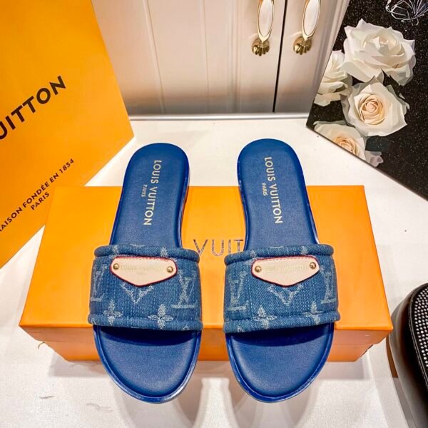 LV Pool Pillow Comfort - Slides