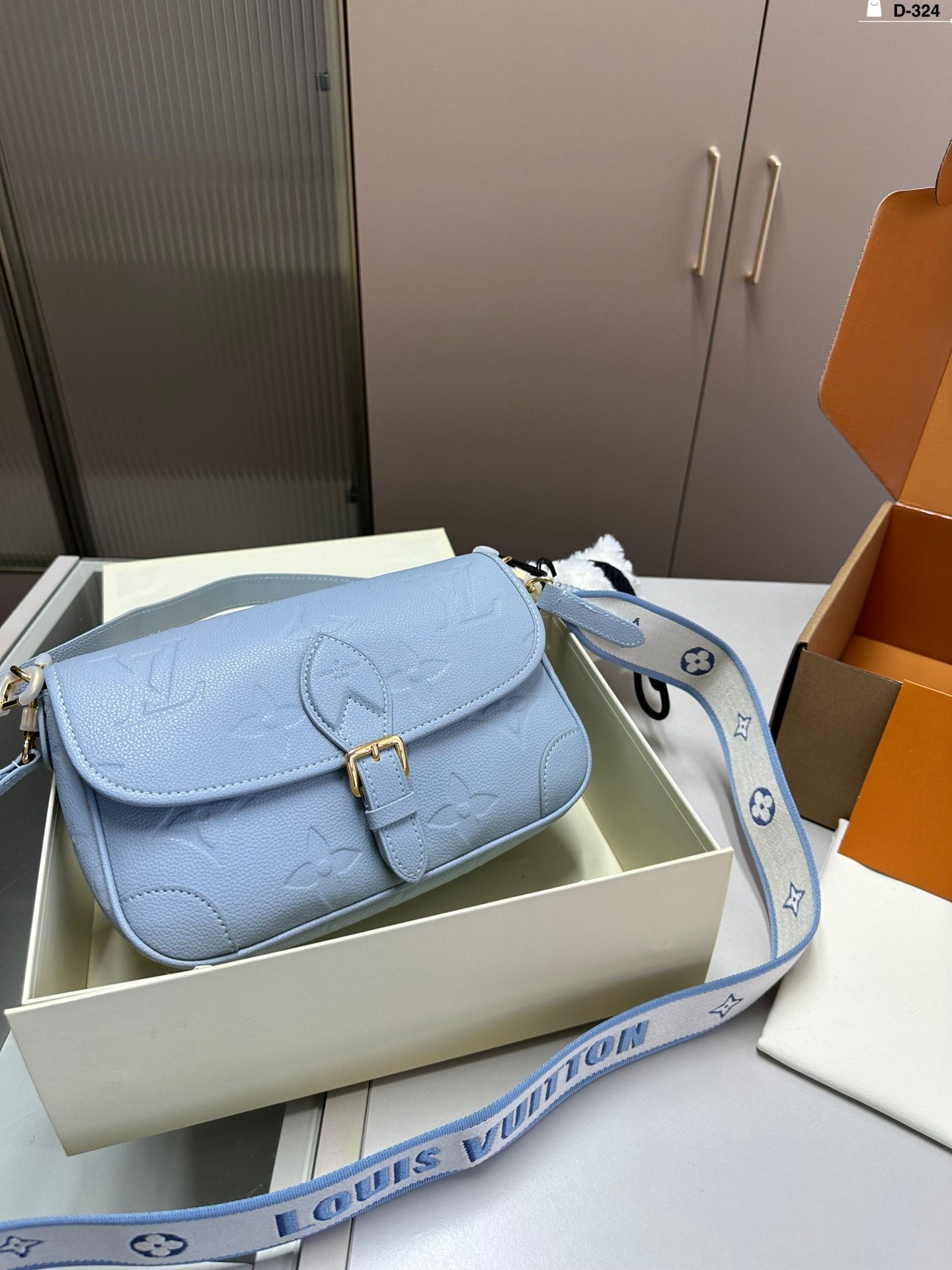 LV Loop Monogram Empreinte Leather - Bag - Image 2