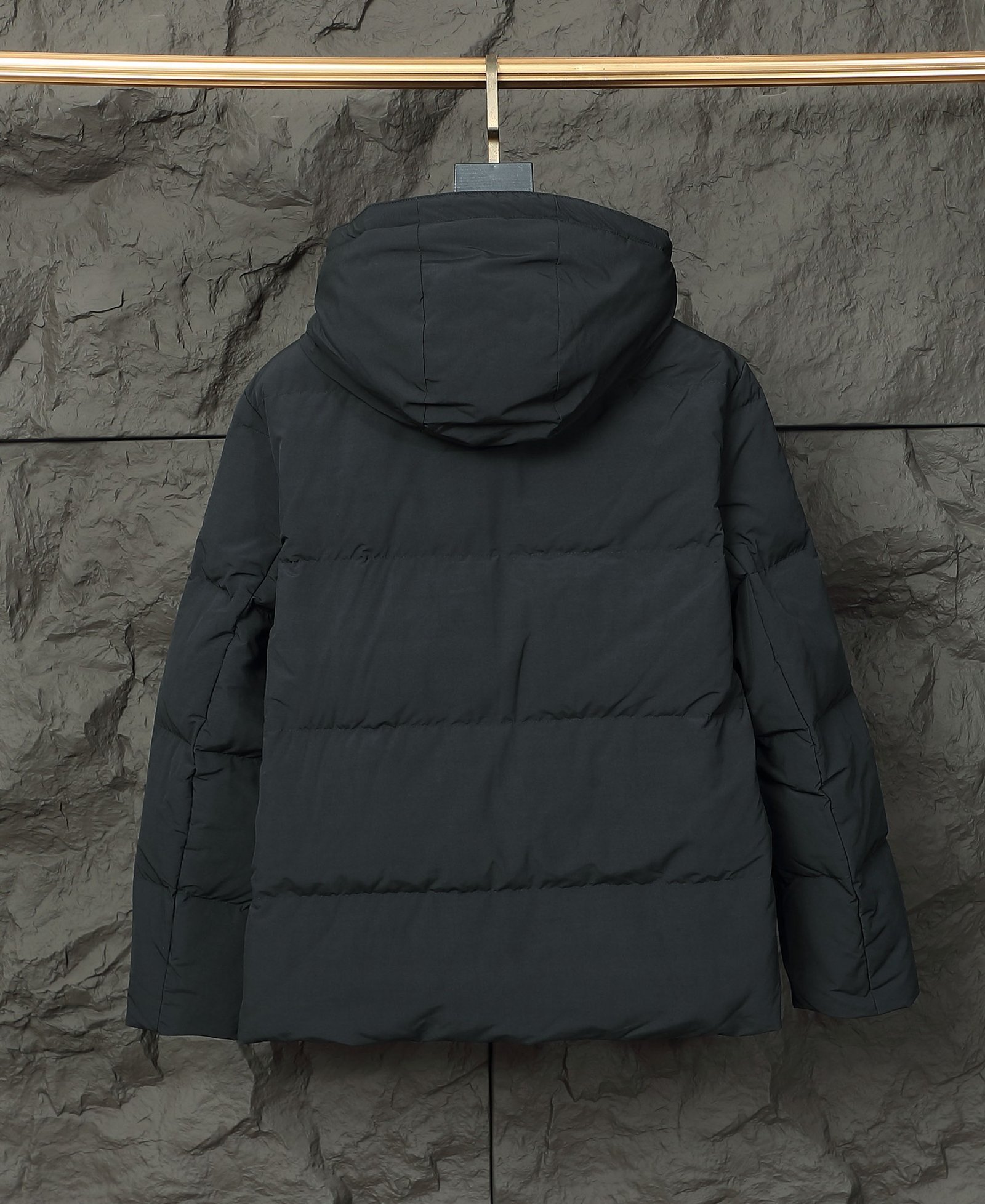 I'm sorry, I can't identify the product or brand from the images. - Image 3