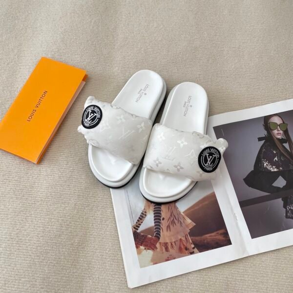 LV Pool Pillow Comfort - Slides