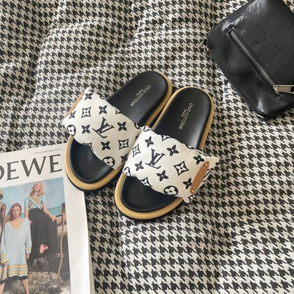 LV Waterfront Monogram - Slides