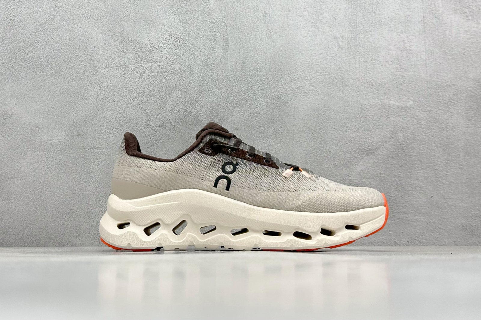 I'm unable to identify the brand or model of the shoes in the images. - Image 2