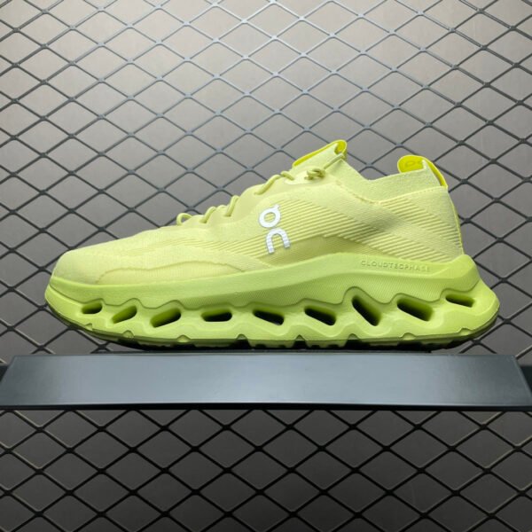 ```LW On Cloudventure - Sneakers```