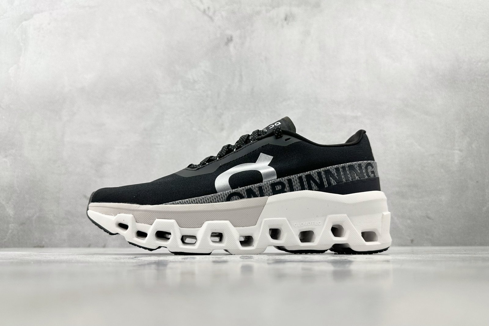ON Cloudmonster Black/White - Sneakers
