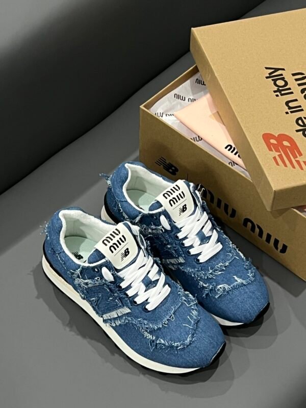 NB 574 MIU Collaboration – Sneaker