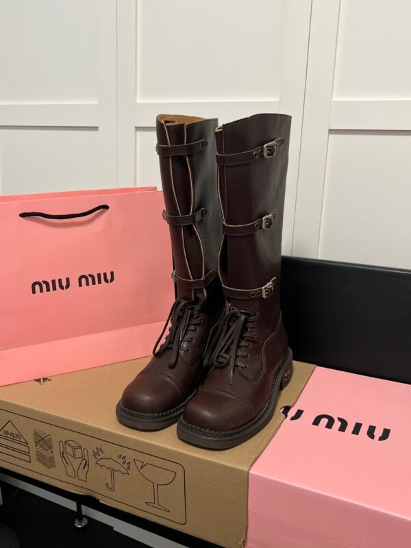 MIU Buckled Knee-High Boots – Stiefel