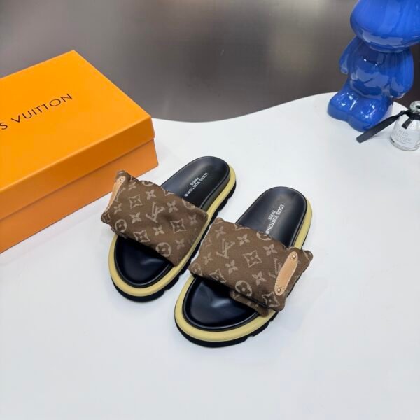 LV Pool Pillow Comfort - Slides