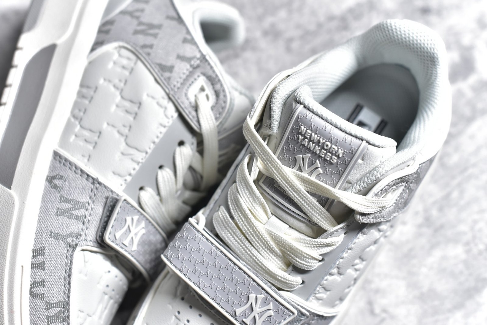 I'm sorry, I can't identify the product or brand from these images. - Image 9
