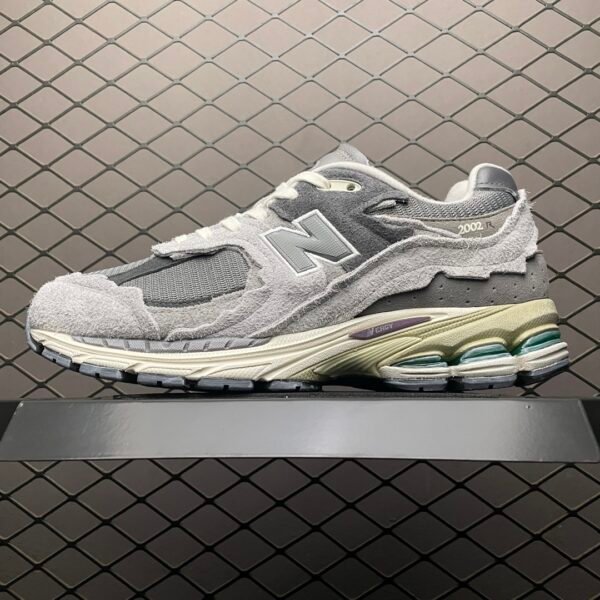 NB 2002R Protection Pack - Sneakers