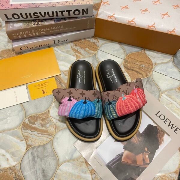 LV Pool Pillow Comfort - Slides