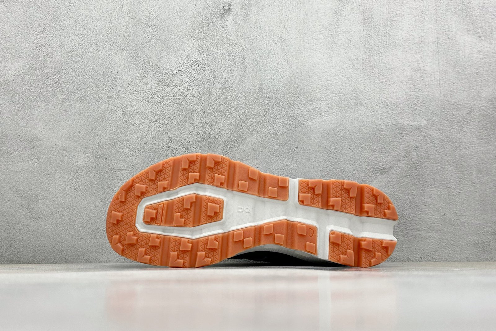 I'm sorry, I can't identify the product or brand from the images. - Image 4