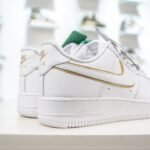 NK Air Force 1 Low – Sneakers – Gold