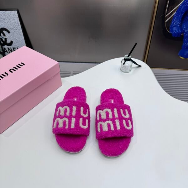 MIU Furry Logo Slides - Slides