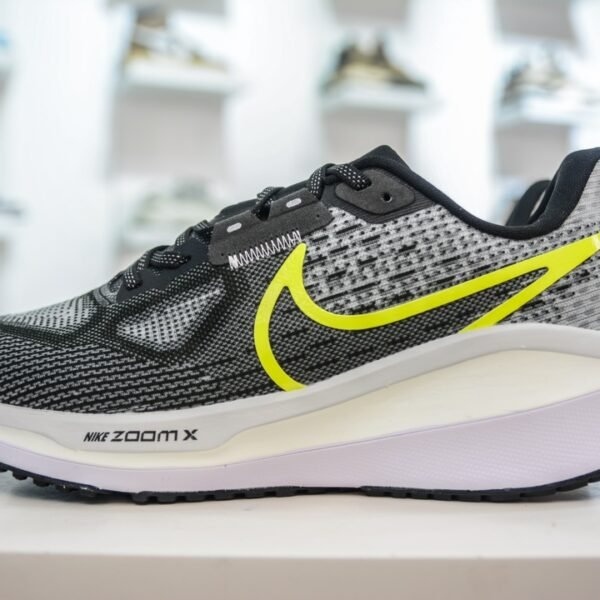 NK Zoom Vomero 16 - Sneakers