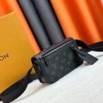 LV Discovery Bumbag – Bag – Black