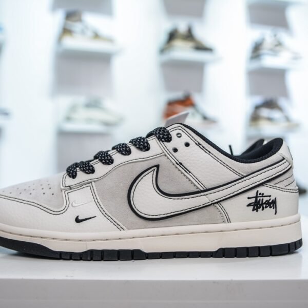 NK SB Dunk Low x Stussy - Sneakers