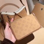 LV NeoNoe Monogram Shearling – Borsa