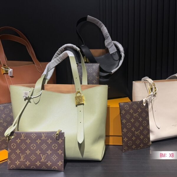 LV Lockme Shopper - Bag