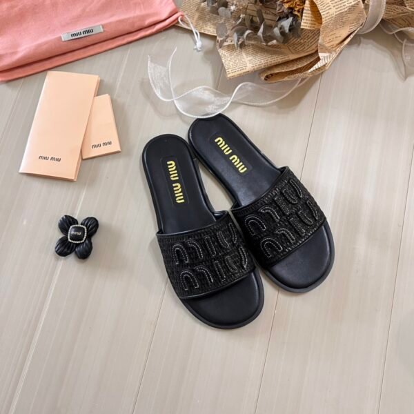 MIU Logo Embellished Slides - Slides