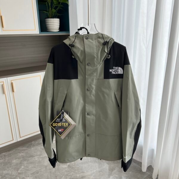 ```
TNF 1990 Mountain Jacket GTX - Jacket
```