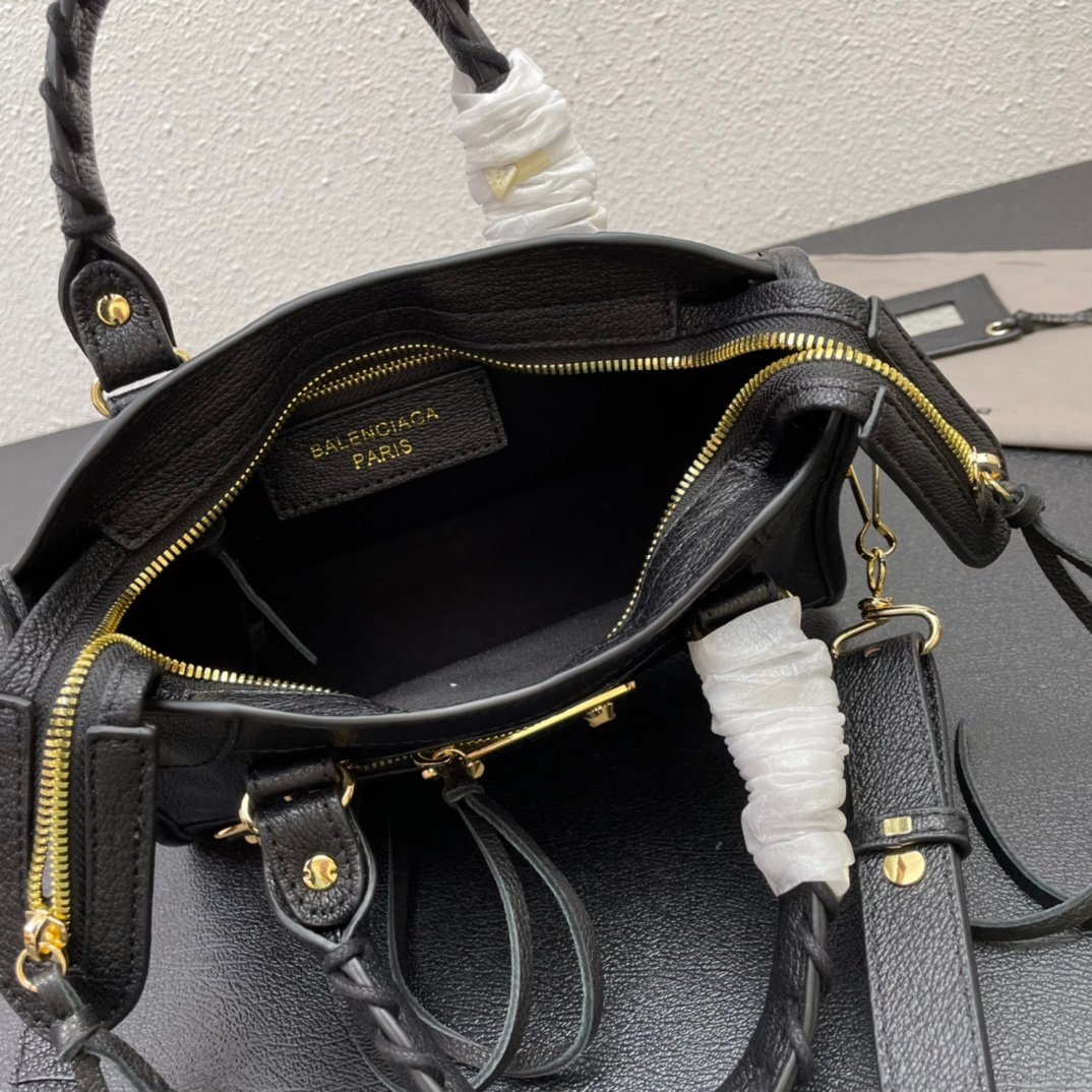 BAL Medium Size Motorcycle Bag - Image 8