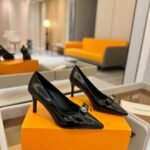 LV Call Back Pump – Heels – Red