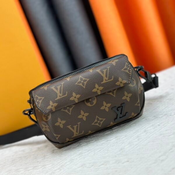 LV Discovery Bumbag - Bag