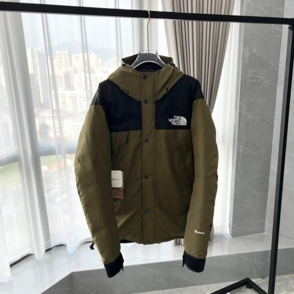 ```plaintext
TNF Mountain Light Jacket - Jacket
```