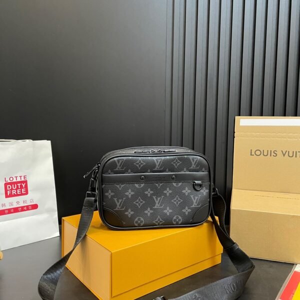LV Outdoor Messenger Monogram Eclipse - Bag