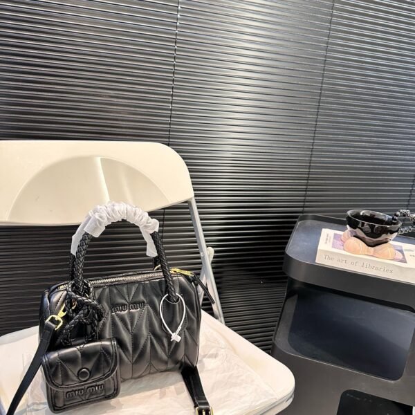 MIU Wander Matelassé Nappa Leather Black - Bag