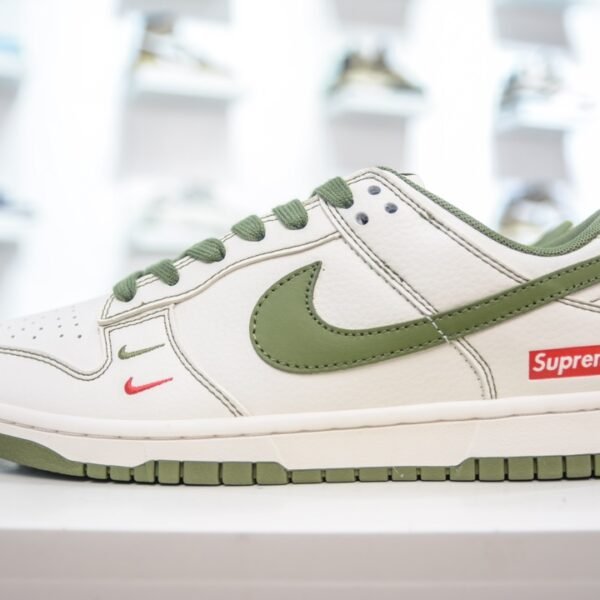 NK Dunk Low Supreme - Sneakers
