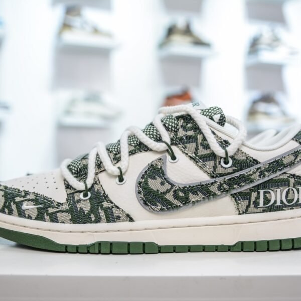 CD SB Dunk Low x CD - Sneakers