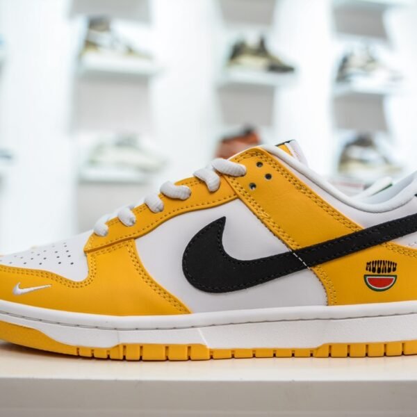 NK Dunk Low Retro EMB - Sneakers