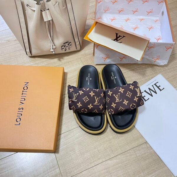 LV Pool Pillow Comfort - Slides