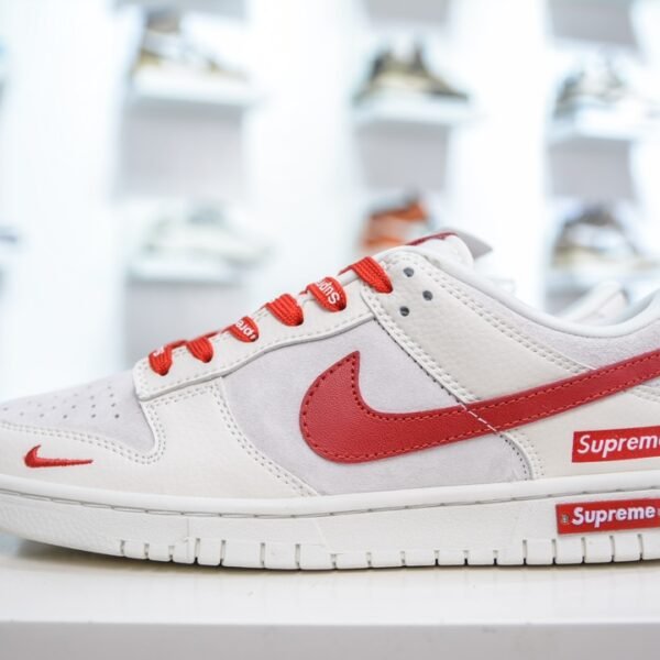 NK SB Dunk Low x Supreme - Sneakers