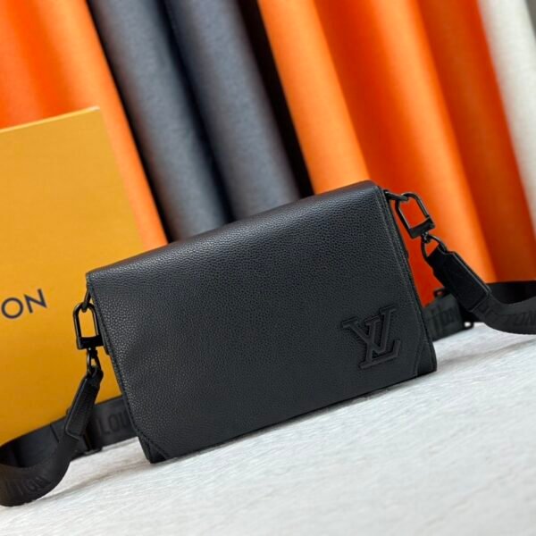LV Aerogram Messenger - Bag