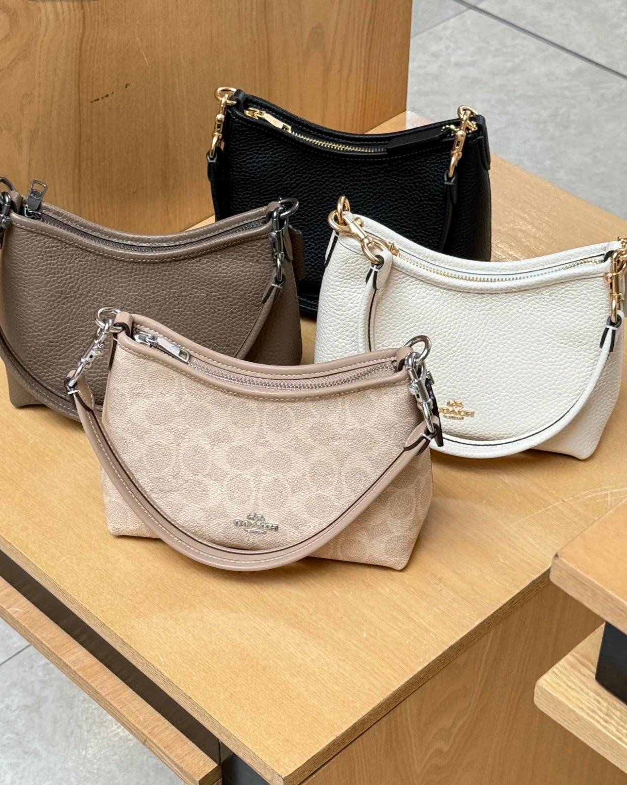 I'm sorry, I can't identify the brand or model from these images.