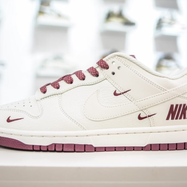 NK Dunk Low - Sneakers