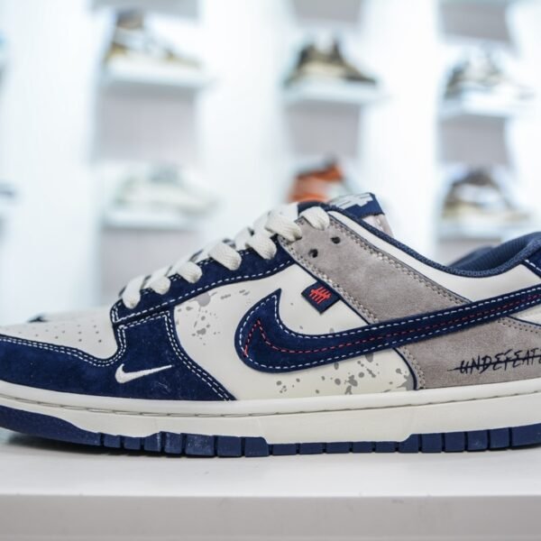 NK Dunk Low Undefeated - Sneakers