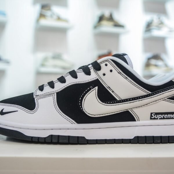 NK SB Dunk Low x Supreme - Sneakers
